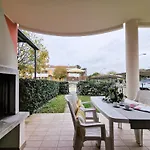 Bright With Private Garden 公寓 比比翁