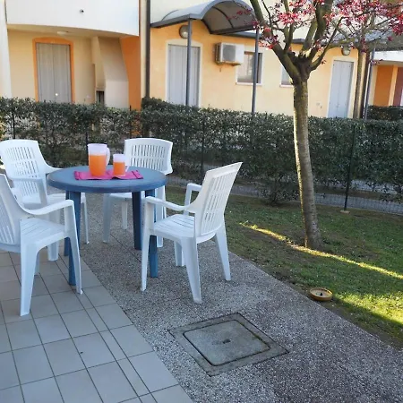 Bright With Private Garden - Beahost Lejlighed Bibione