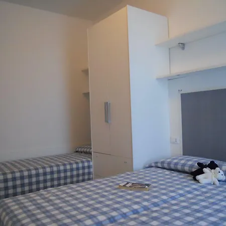 Bright With Private Garden Apartamento