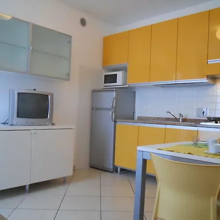 Bright With Private Garden Appartement Bibione