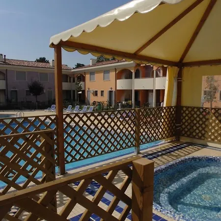 Bright With Private Garden Appartement Bibione